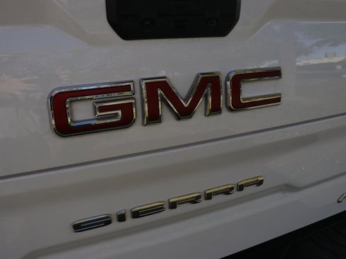 Used 2024 GMC Sierra 1500 AT4 w/ AT4 Premium Package image 6