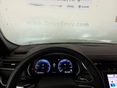 Used 2024 Jeep Grand Cherokee L Limited image 25