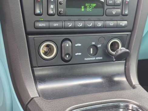 Used 2002 Ford Thunderbird image 18