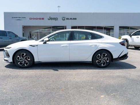 Used 2025 Hyundai Sonata SEL FWD image 2
