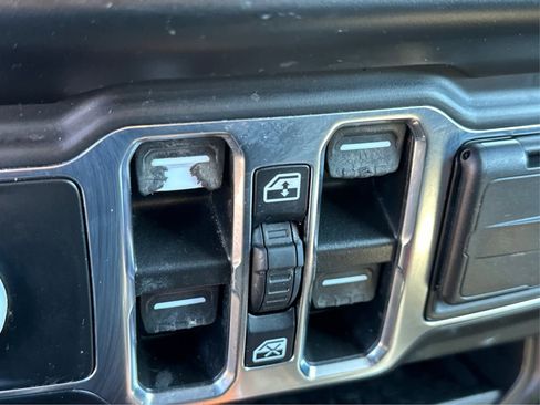 Used 2022 Jeep Wrangler Unlimited Sahara AWD/4WD image 11