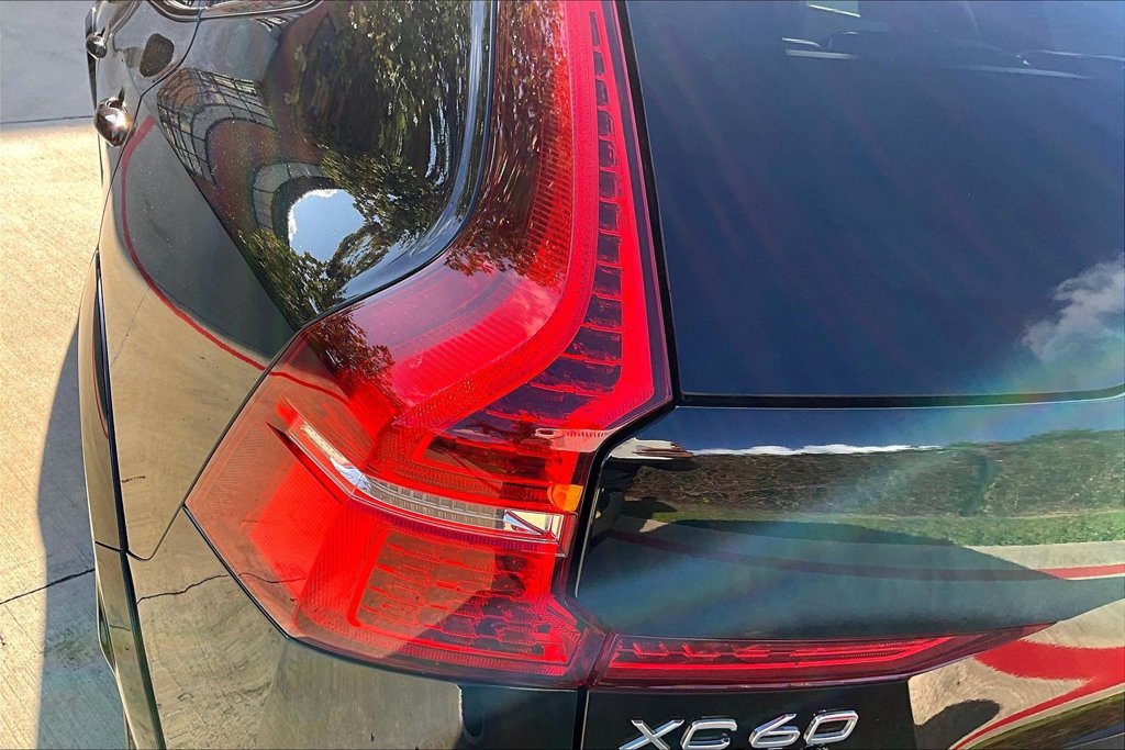 Used 2023 Volvo XC60 B6 Ultimate w/ Protection Package Premier AWD/4WD image 38