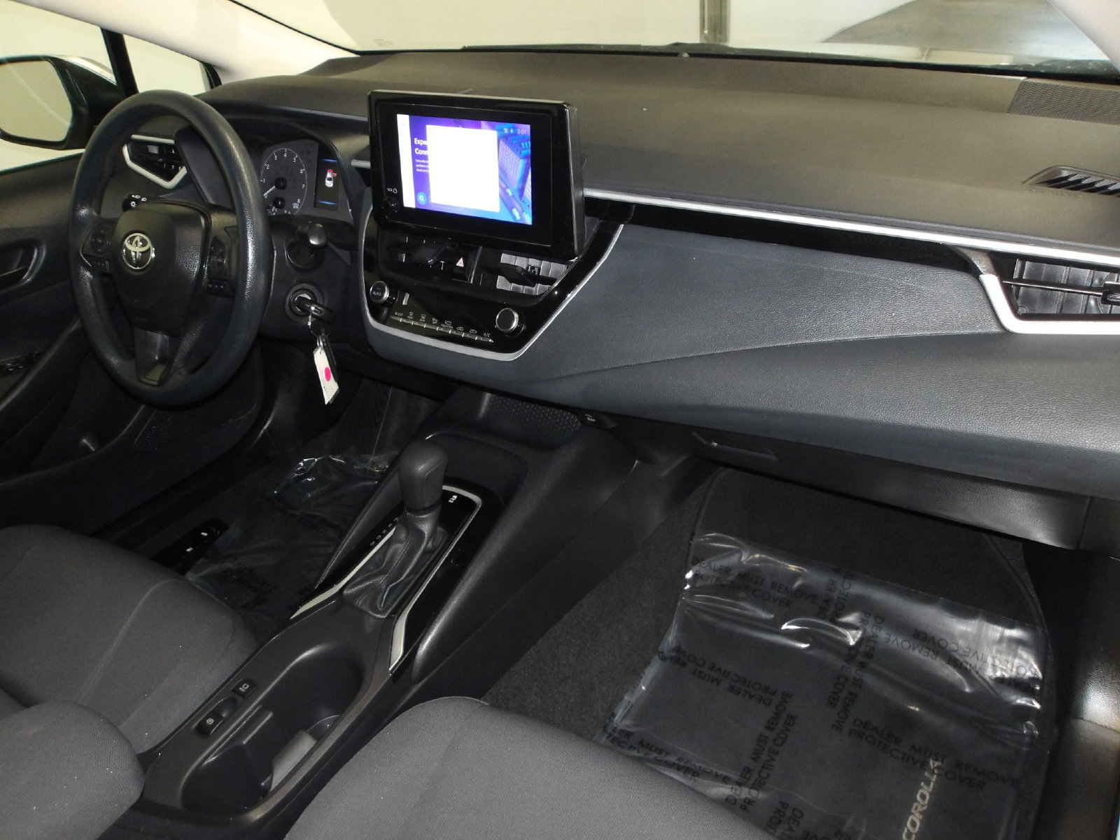 Used 2025 Toyota Corolla LE FWD image 16