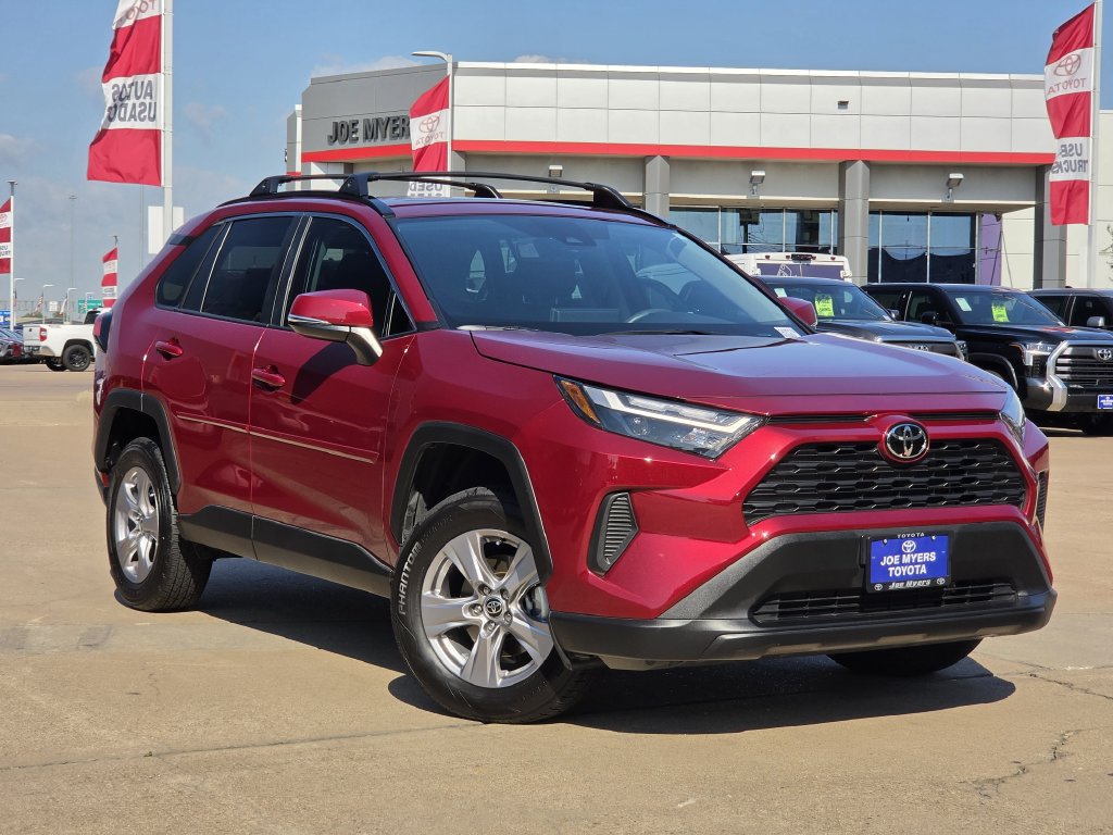 Used 2025 Toyota RAV4 XLE w/ Convenience Package FWD image 2