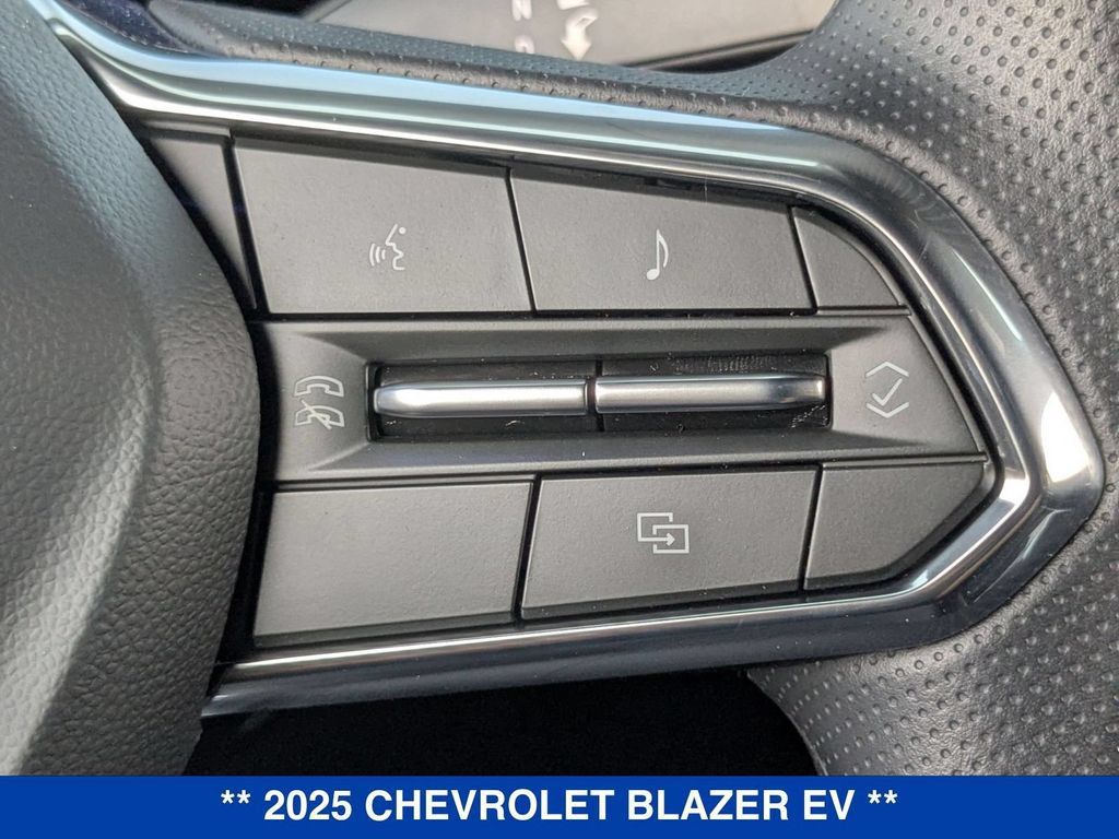 New 2025 Chevrolet Blazer EV LT AWD/4WD image 17