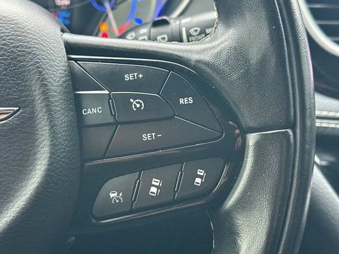 Used 2022 Chrysler Pacifica Touring-L w/ Uconnect Theater Family Group FWD image 31