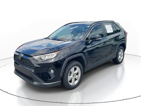 Used 2019 Toyota RAV4 XLE w/ Convenience Package FWD image 3