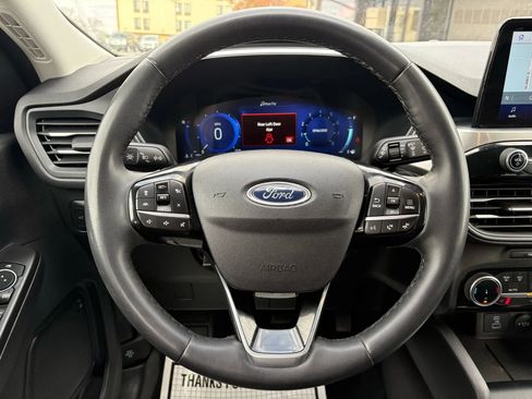 Used 2022 Ford Escape Titanium image 14
