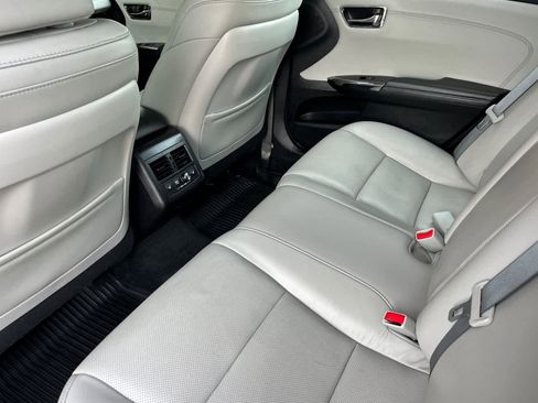 Used 2017 Toyota Avalon Limited w/ All Weather Liner Package image 4