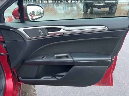 Used 2020 Ford Fusion SE image 10