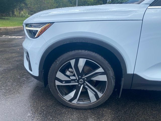 Used 2024 Volvo XC40 B5 Plus w/ Climate Package AWD/4WD image 9