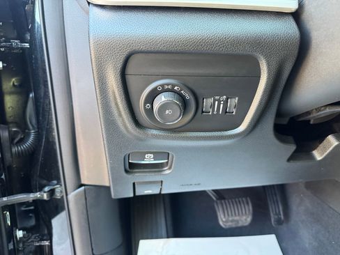 Used 2023 Jeep Grand Cherokee Limited w/ Black Appearance Package image 17