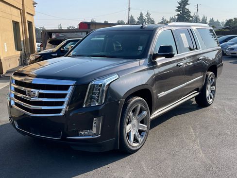 Used 2017 Cadillac Escalade ESV Premium Luxury image 8