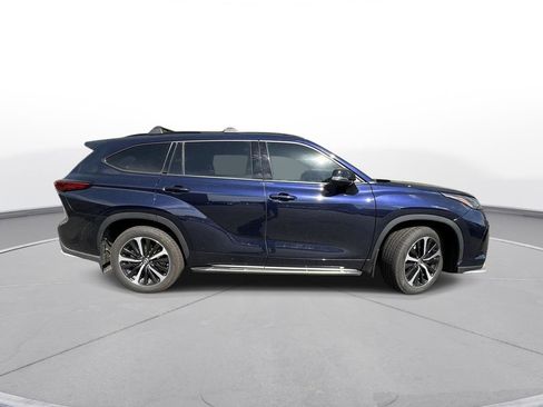 Used 2022 Toyota Highlander XSE AWD/4WD image 5