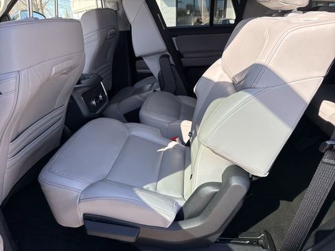 Used 2025 Ford Expedition Active image 16