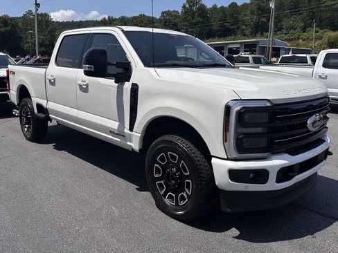 Used 2026 Ford F250 Platinum AWD/4WD image 4