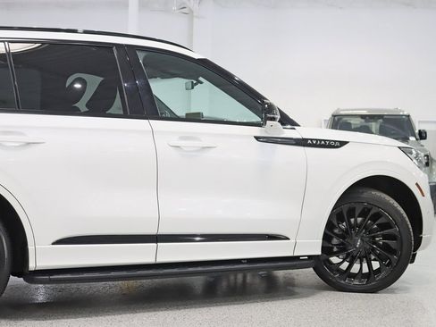 Used 2023 Lincoln Aviator Reserve w/ Equipment Group 201A image 10