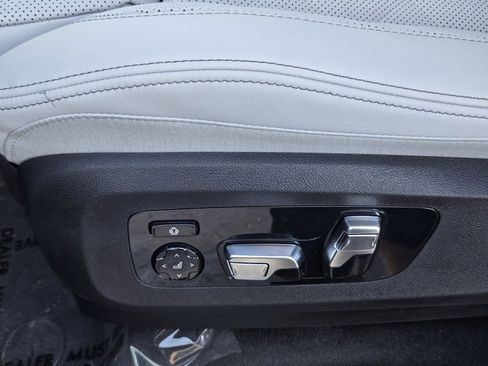 New 2026 BMW X5 xDrive50e w/ Executive Package image 25