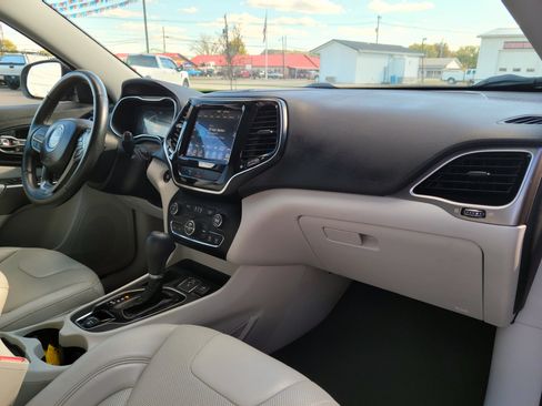 Used 2019 Jeep Cherokee Limited image 17