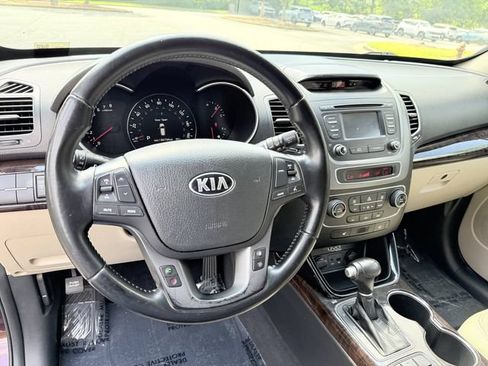 Used 2014 Kia Sorento LX w/ Premium Package FWD image 18