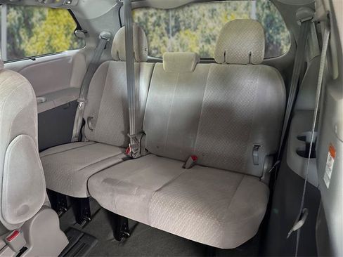 Used 2018 Toyota Sienna LE FWD image 29