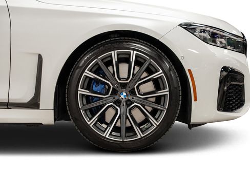 Used 2022 BMW 750i xDrive w/ M Sport Package image 31