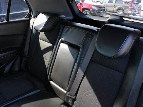 Used 2022 Chevrolet Trax LT w/ LT Convenience Package FWD image 17