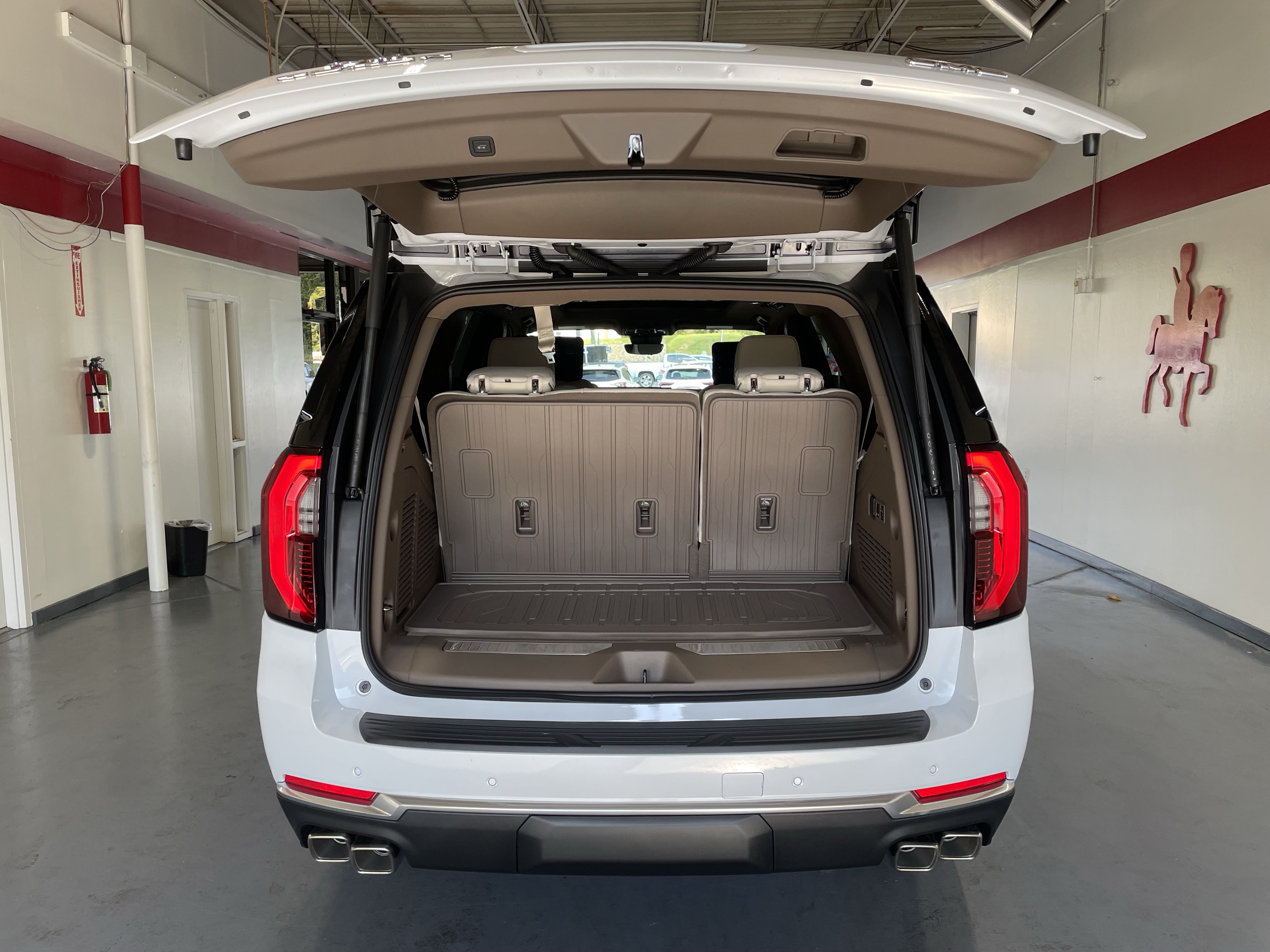 New 2026 GMC Yukon Denali w/ Denali Reserve Package AWD/4WD image 8