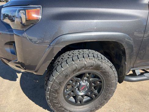 Used 2022 Toyota 4Runner SR5 Premium image 15