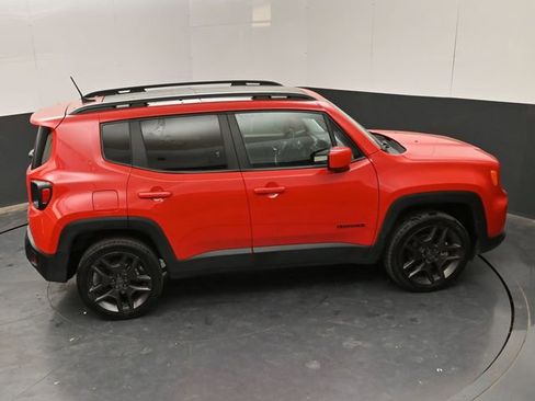 Used 2022 Jeep Renegade Latitude w/ Sun/Sound Group AWD/4WD image 29
