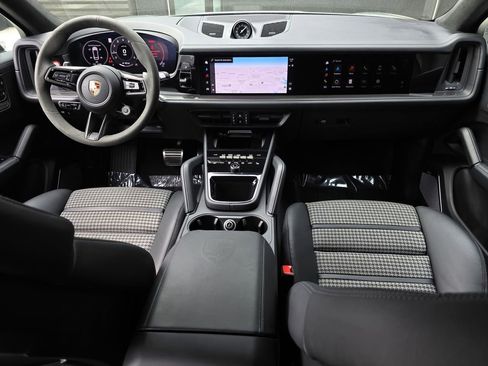 Used 2025 Porsche Cayenne GTS image 11