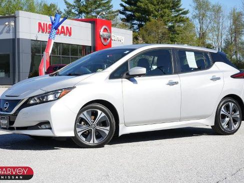 Certified 2022 Nissan Leaf SV w/ SV Technology Package FWD image 1