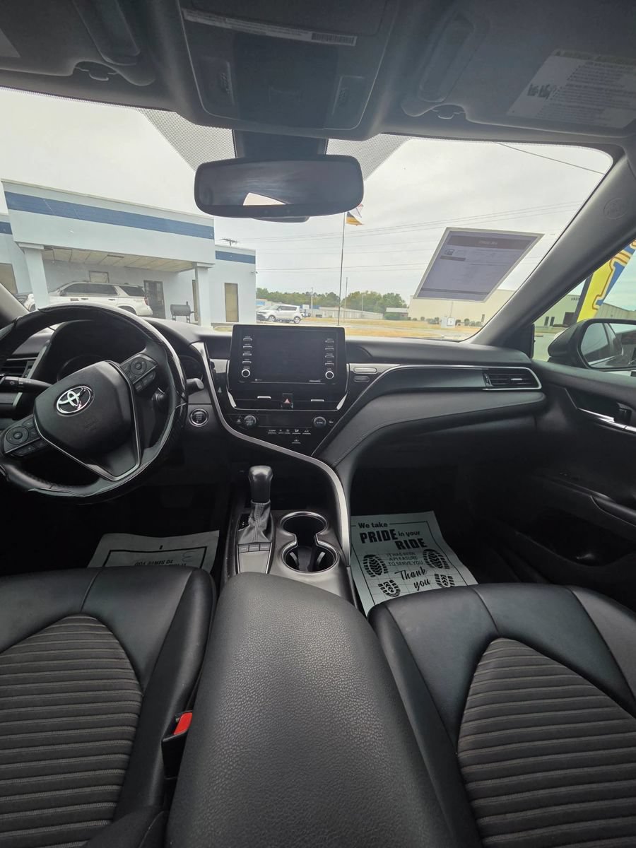 Used 2022 Toyota Camry SE FWD image 9