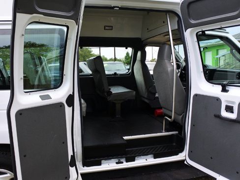 Used 2014 Ford E-250 and Econoline 250 Extended w/ Power Group image 18