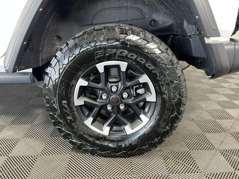 Used 2025 Jeep Wrangler Unlimited Rubicon AWD/4WD image 10