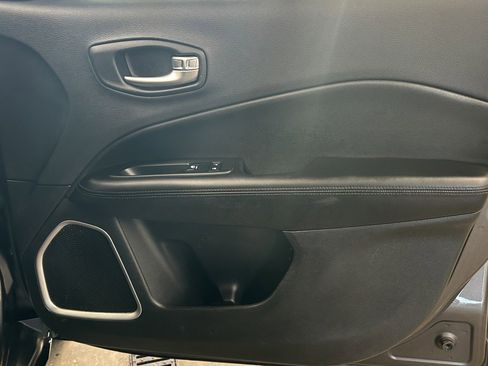 Used 2018 Jeep Compass Latitude image 19