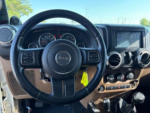 Used 2011 Jeep Wrangler Sahara w/ Connectivity Group AWD/4WD image 16