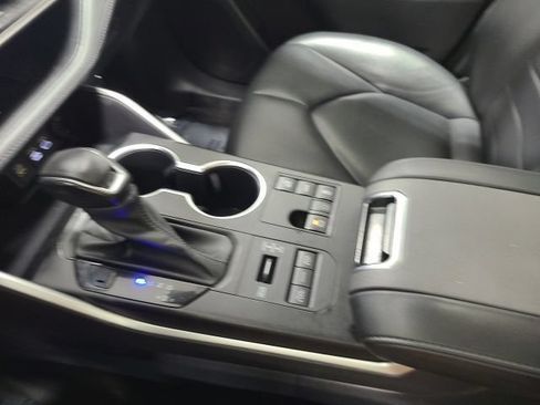 Used 2023 Toyota Highlander XLE AWD/4WD image 35