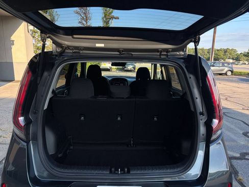 Used 2025 Kia Soul LX w/ LX Technology Package FWD image 24