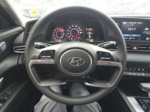 Used 2022 Hyundai Elantra SEL image 16