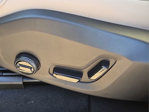 New 2026 Volvo XC90 B6 Plus w/ Protection Package Premier image 23