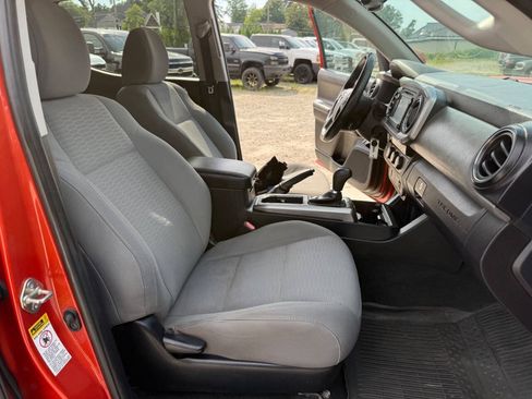 Used 2017 Toyota Tacoma SR5 w/ Tow Package RWD image 26