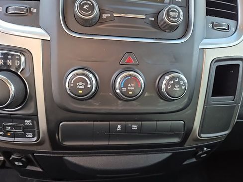 Used 2018 RAM 1500 Classic SLT image 34