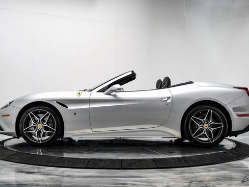 Used 2016 Ferrari California T image 7