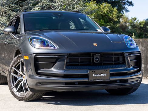 Certified 2024 Porsche Macan image 7