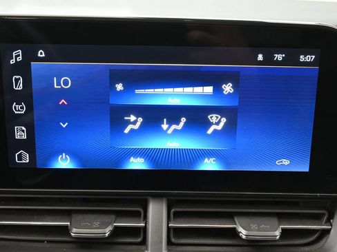 Used 2025 Chevrolet Trax ACTIV FWD image 24