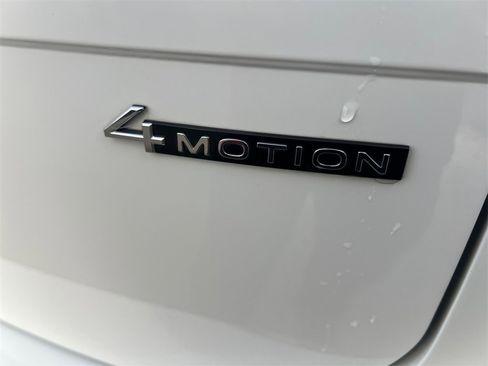 Used 2024 Volkswagen Tiguan SE w/ Panoramic Sunroof Package image 31