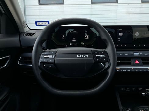 Used 2025 Kia K4 LXS image 33