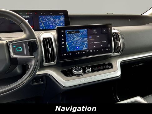 Used 2025 Ford Expedition Platinum AWD/4WD image 9