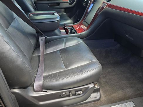 Used 2012 Cadillac Escalade ESV Luxury image 11
